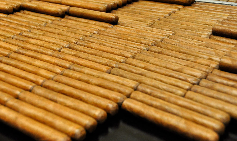 抽雪茄与抽烟的区别在哪_雪茄柜专卖店怎么开的