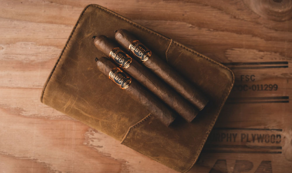 抽雪茄和烟斗的区别_70万一盒的烟有哪些名字